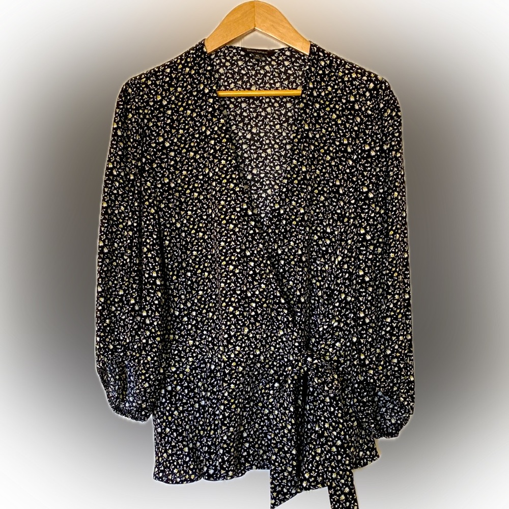 Banana Republic. XL Peplum Wrap Blouse. Black w/ Floral Print.